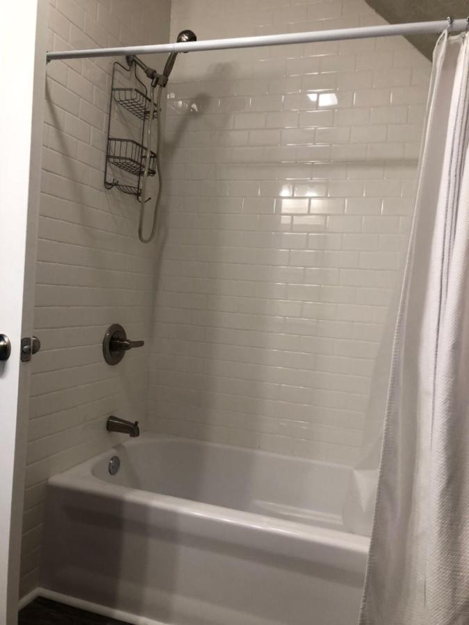 Spacious Rustic Downtown Market St 1 Bedroom Apt, Sleeps Up To 5, Steps To Honeywell & Eagles Theatre Wabash Exteriér fotografie