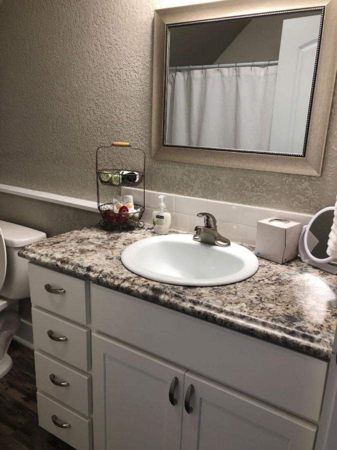 Spacious Rustic Downtown Market St 1 Bedroom Apt, Sleeps Up To 5, Steps To Honeywell & Eagles Theatre Wabash Exteriér fotografie